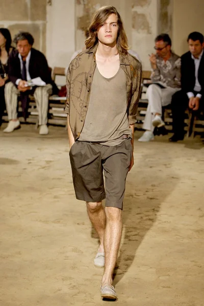 Look 30